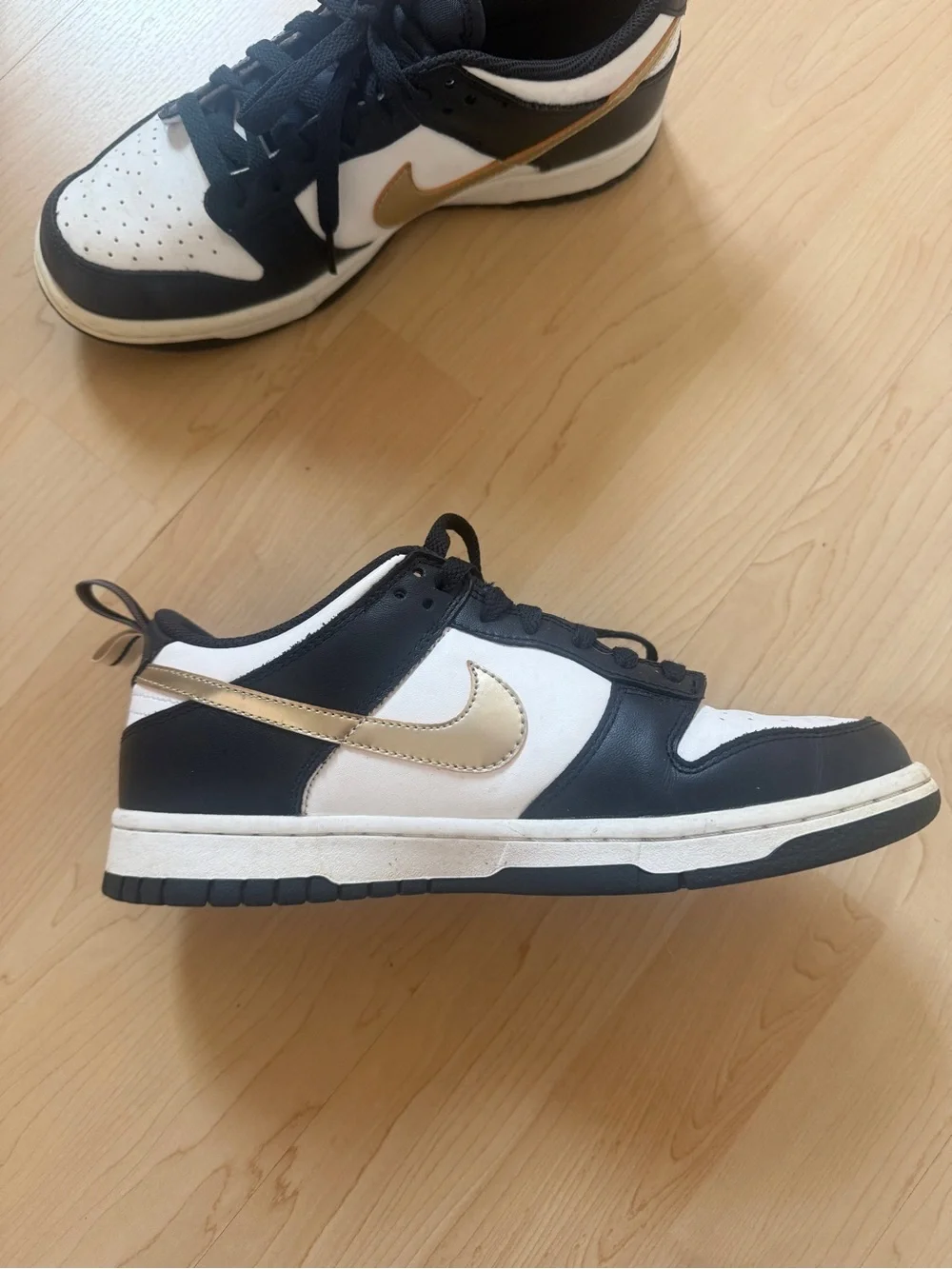 Nike Low-Top Basketball Sneakers - Black / White / Silver